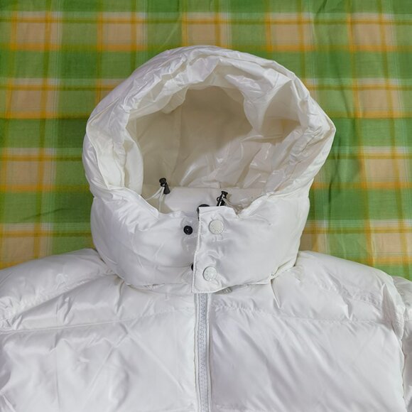 Lightweight Short Simple Moncler Down Jacket - Picture 2 of 10